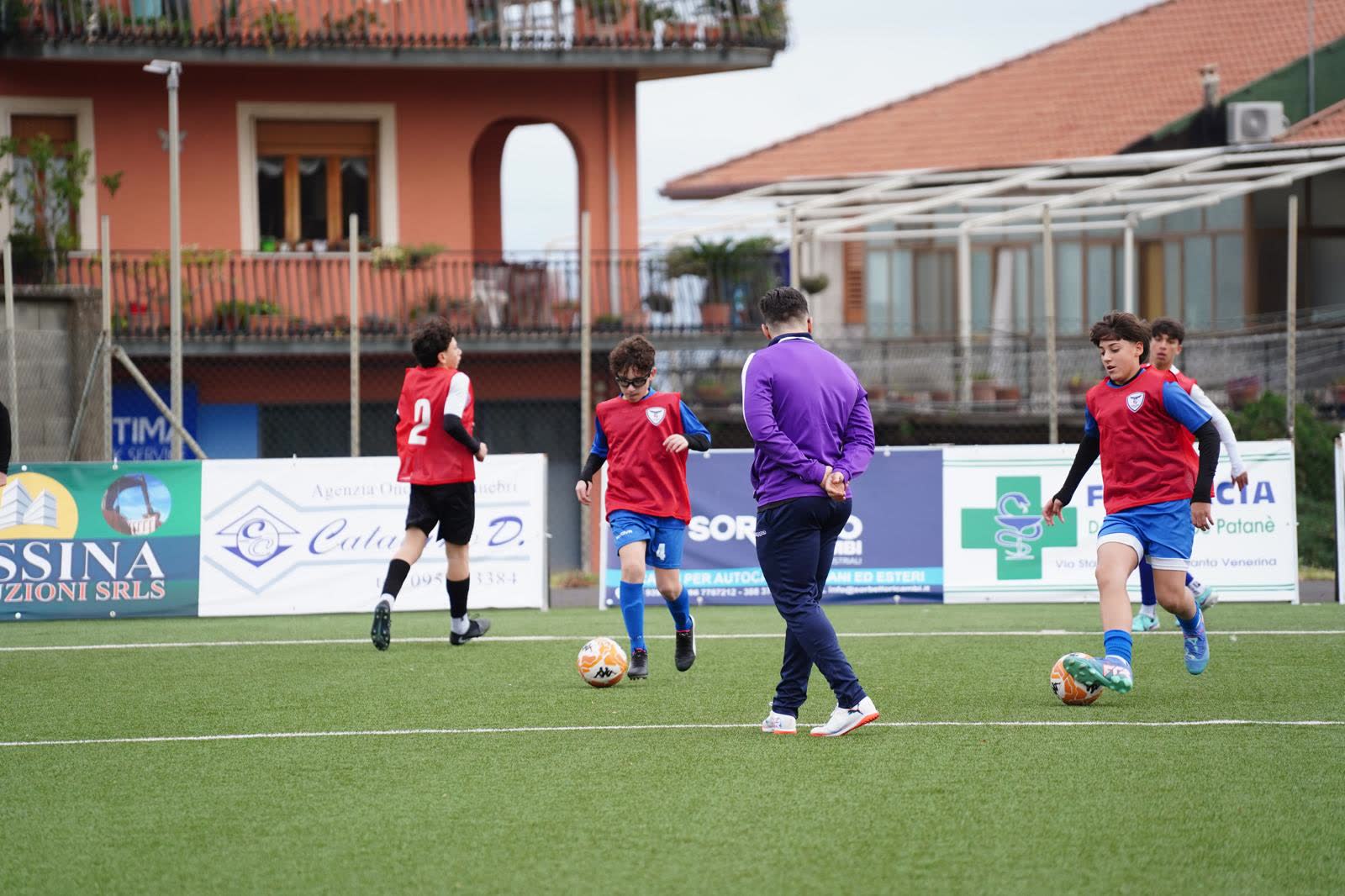 Ragazzi in allenamento sul campo